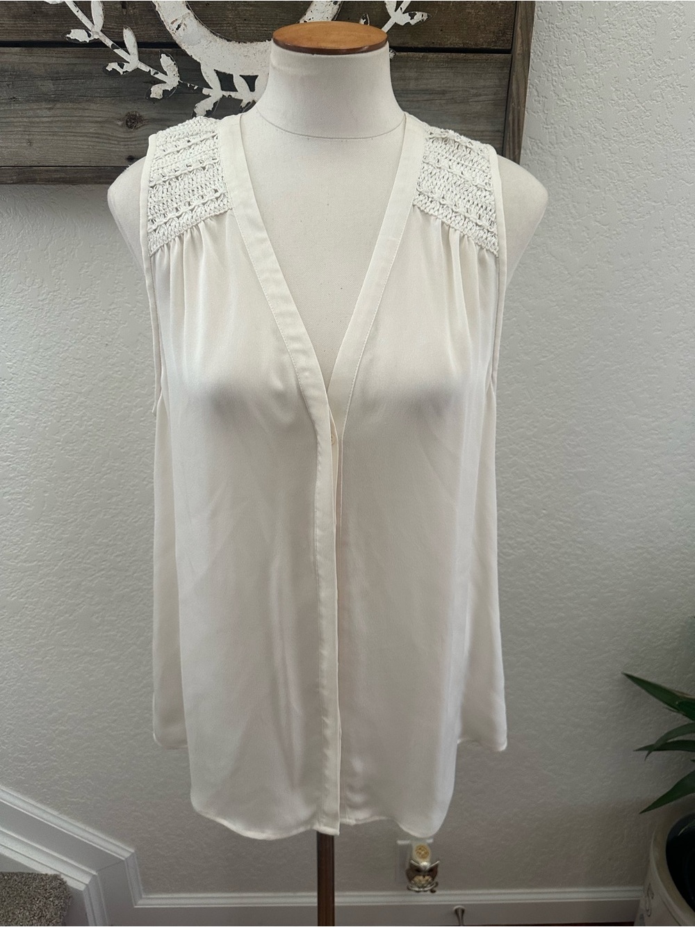 Joie cream 100% silk button down crochet detail tank blouse size L